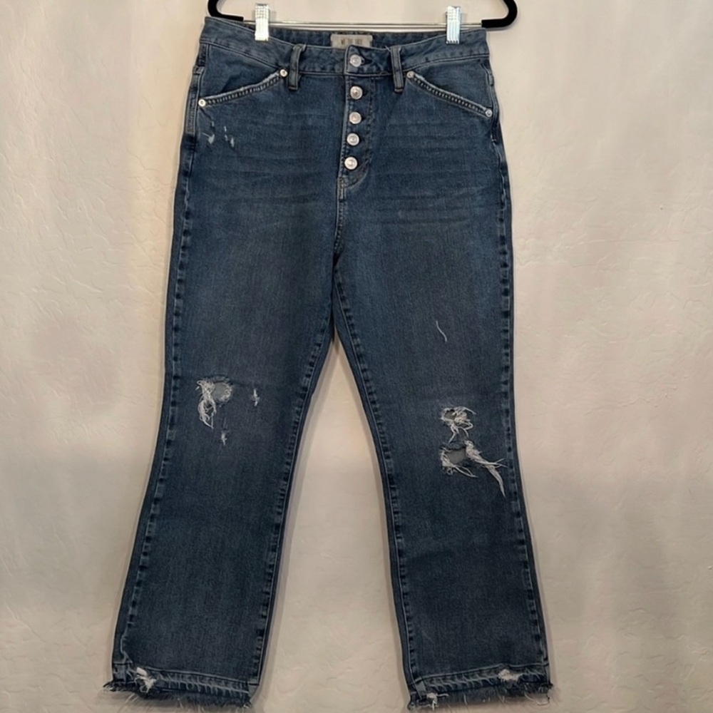 Free People We The Free NWT!
SZ 30 Distressed Button
Fly Jeans